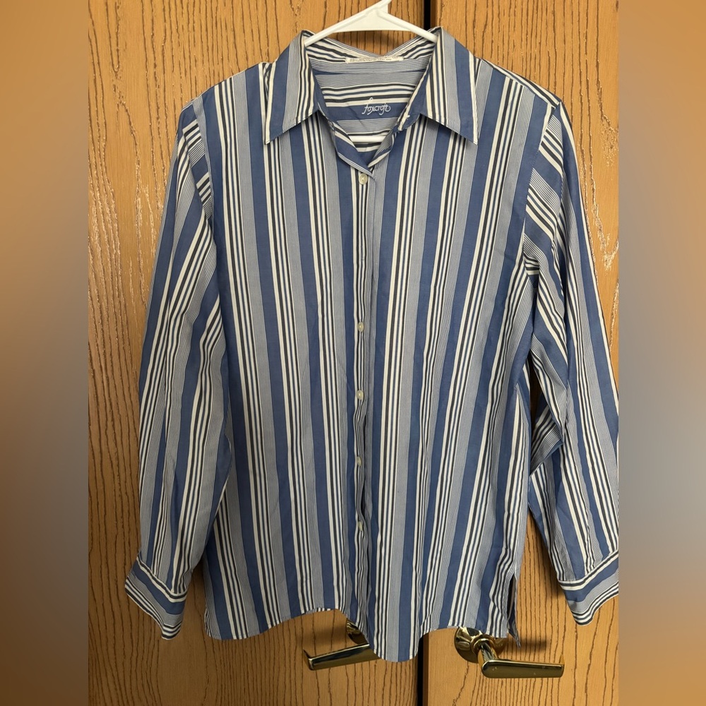 Foxcroft Wrinkle Free Cotton Blend Blue & White Striped Blouse, size 6